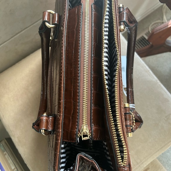 NWT PARK AVE COLLECTION VEGAN SATCHEL HANDBAG & WRISTLET - Picture 6 of 14